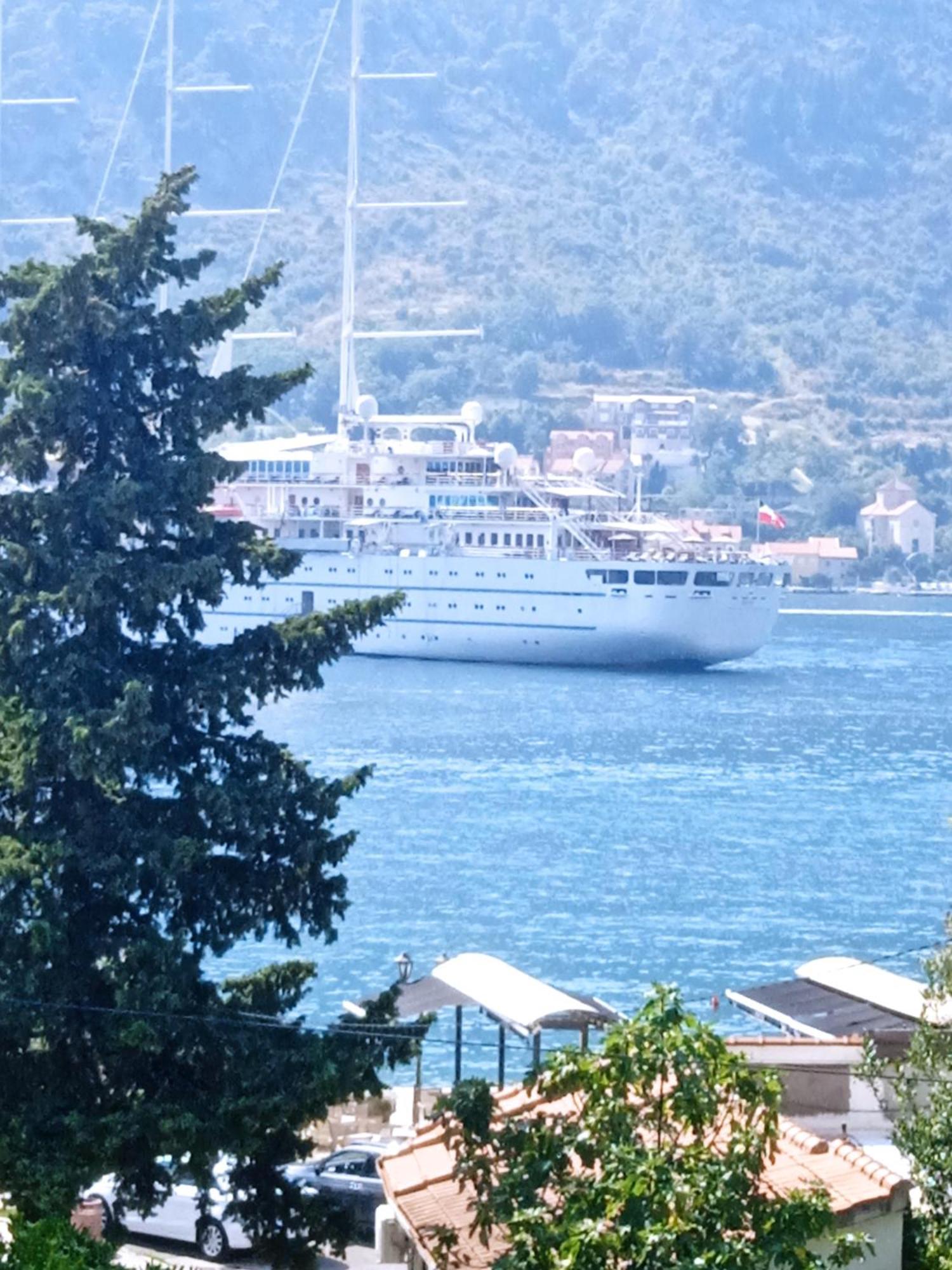 M&I Apartment Kotor Bagian luar foto